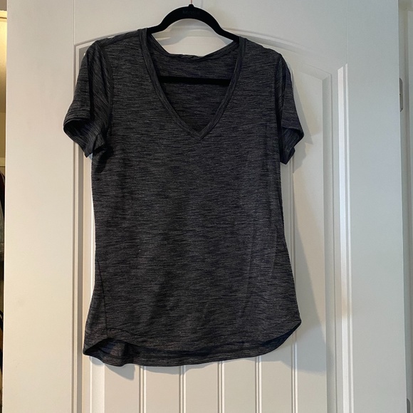 Lululemon tee - Picture 1 of 1